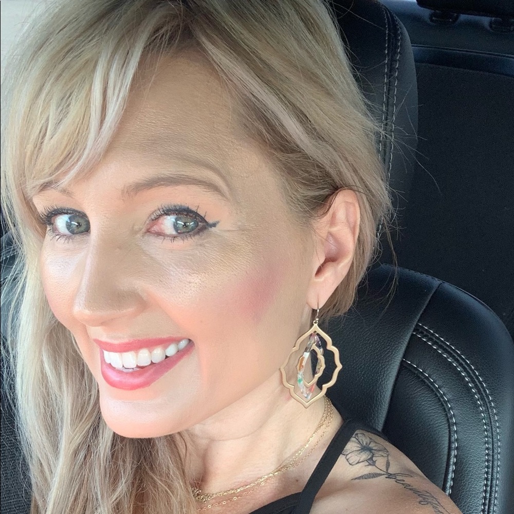 Meet your Posher, Amy